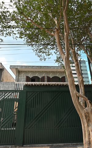 Casa à venda com 200m², 3 quartos e 4 vagasFachada