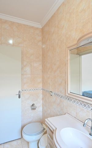 Casa à venda com 200m², 3 quartos e 4 vagasBanheiro da Suíte