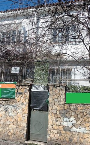 Casa à venda com 52m², 2 quartos e 3 vagas Casa à venda com 52m², 2 quartos e 3 vagasFachada