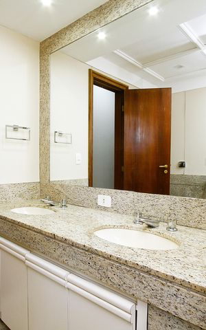Apartamento para alugar com 185m², 4 quartos e 3 vagasBanheiro da Suíte 4