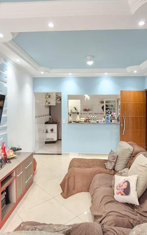 Casa à venda com 150m², 5 quartos e 4 vagas Casa à venda com 150m², 5 quartos e 4 vagasSala