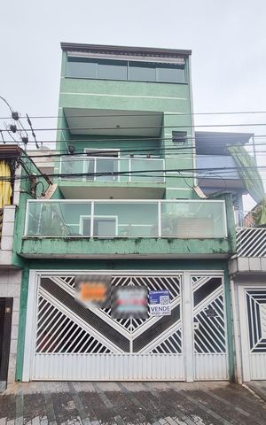 Casa à venda com 150m², 5 quartos e 4 vagas Casa à venda com 150m², 5 quartos e 4 vagasFachada