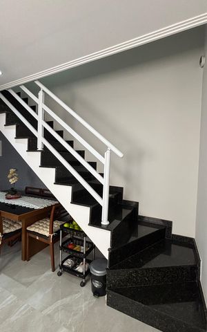 Apartamento à venda com 156m², 3 quartos e 2 vagas Apartamento à venda com 156m², 3 quartos e 2 vagasEscada