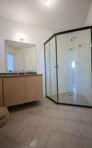 Apartamento à venda com 350m², 4 quartos e 5 vagasBanheiro da Suíte  3