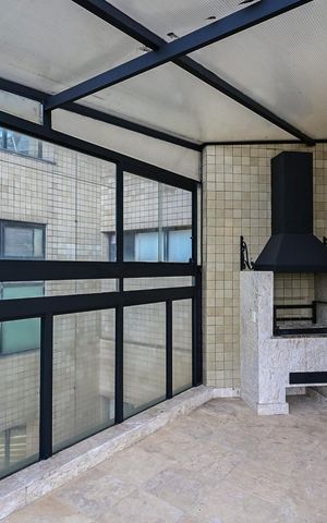 Apartamento à venda com 350m², 4 quartos e 5 vagasVaranda