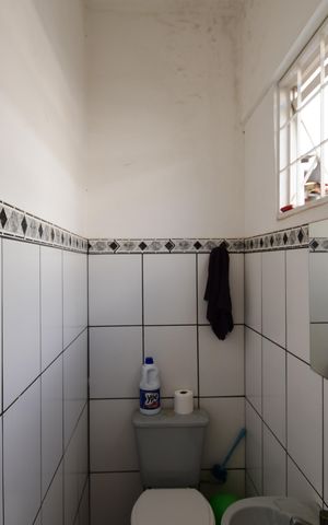 Casa à venda com 150m², 3 quartos e 2 vagasBanheiro