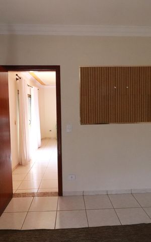 Casa para alugar com 250m², 4 quartos e 3 vagasSuíte