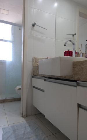 Apartamento à venda com 166m², 4 quartos e 2 vagasBanheiro canadense das suíte 2 e 3