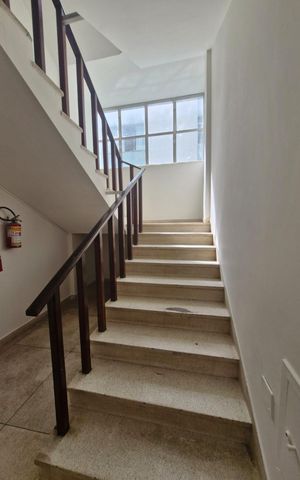 Apartamento para alugar com 100m², 3 quartos e 1 vaga Apartamento para alugar com 100m², 3 quartos e 1 vagaEscada