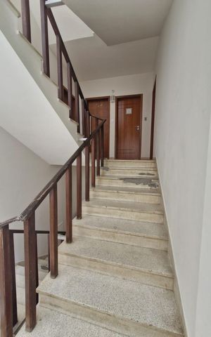 Apartamento para alugar com 100m², 3 quartos e 1 vaga Apartamento para alugar com 100m², 3 quartos e 1 vagaEscada