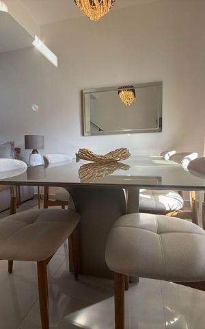 Casa à venda com 64m², 2 quartos e 1 vaga Casa à venda com 64m², 2 quartos e 1 vagaSala