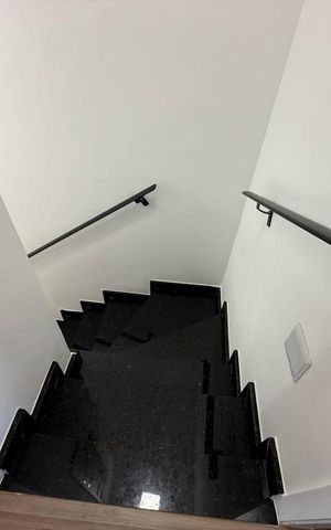 Casa à venda com 64m², 2 quartos e 1 vaga Casa à venda com 64m², 2 quartos e 1 vagaEscada