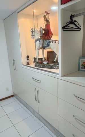 Apartamento à venda com 143m², 3 quartos e 3 vagas Apartamento à venda com 143m², 3 quartos e 3 vagasCloset