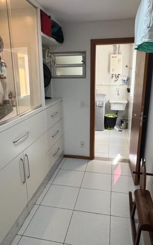 Apartamento à venda com 143m², 3 quartos e 3 vagas Apartamento à venda com 143m², 3 quartos e 3 vagasCloset
