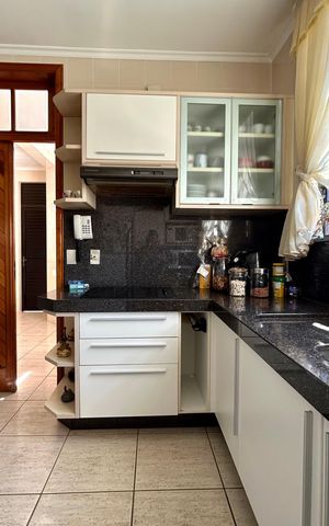Casa para alugar com 374m², 6 quartos e 6 vagas Casa para alugar com 374m², 6 quartos e 6 vagasCozinha