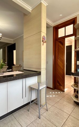 Casa para alugar com 374m², 6 quartos e 6 vagas Casa para alugar com 374m², 6 quartos e 6 vagasCozinha