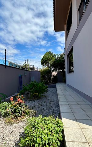 Casa para alugar com 374m², 6 quartos e 6 vagas Casa para alugar com 374m², 6 quartos e 6 vagasÁrea externa