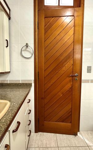 Casa para alugar com 374m², 6 quartos e 6 vagas Casa para alugar com 374m², 6 quartos e 6 vagasBanheiro 2