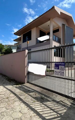 Casa para alugar com 374m², 6 quartos e 6 vagas Casa para alugar com 374m², 6 quartos e 6 vagasFachada