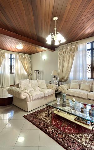 Casa para alugar com 374m², 6 quartos e 6 vagas Casa para alugar com 374m², 6 quartos e 6 vagasSala 1