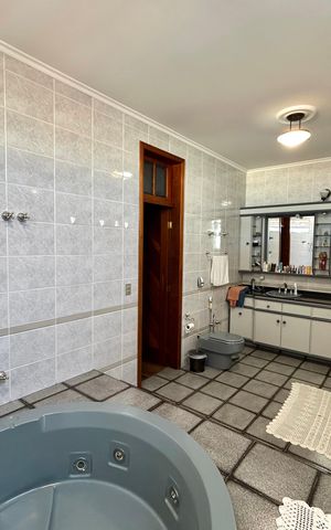 Casa para alugar com 374m², 6 quartos e 6 vagas Casa para alugar com 374m², 6 quartos e 6 vagasBanheiro Suíte