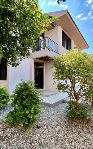 Casa para alugar com 374m², 6 quartos e 6 vagas Casa para alugar com 374m², 6 quartos e 6 vagasÁrea externa