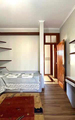 Casa para alugar com 374m², 6 quartos e 6 vagas Casa para alugar com 374m², 6 quartos e 6 vagasQuarto 4