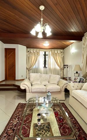 Casa para alugar com 374m², 6 quartos e 6 vagas Casa para alugar com 374m², 6 quartos e 6 vagasSala1