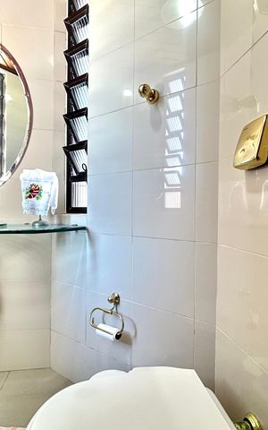 Casa para alugar com 374m², 6 quartos e 6 vagas Casa para alugar com 374m², 6 quartos e 6 vagasLavabo