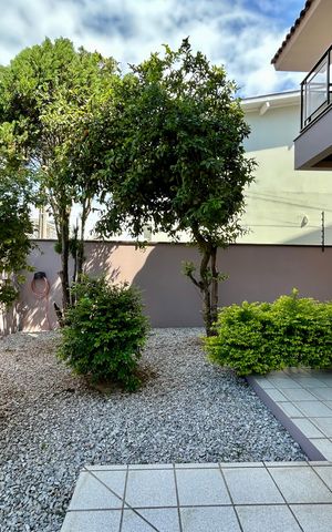 Casa para alugar com 374m², 6 quartos e 6 vagas Casa para alugar com 374m², 6 quartos e 6 vagasÁrea externa