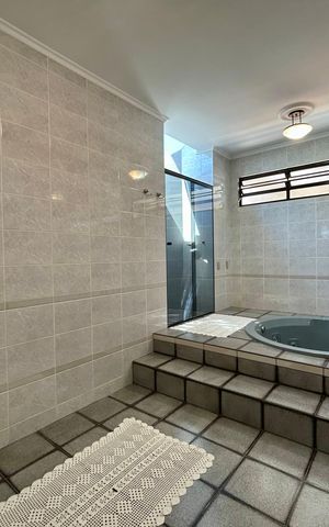Casa para alugar com 374m², 6 quartos e 6 vagas Casa para alugar com 374m², 6 quartos e 6 vagasBanheiro Suíte