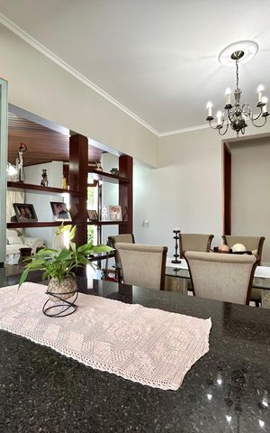 Casa para alugar com 374m², 6 quartos e 6 vagas Casa para alugar com 374m², 6 quartos e 6 vagasCozinha