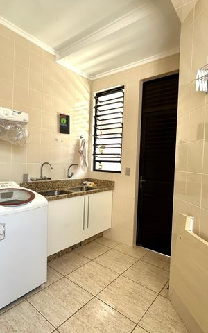 Casa para alugar com 374m², 6 quartos e 6 vagas Casa para alugar com 374m², 6 quartos e 6 vagasÁrea de Serviço