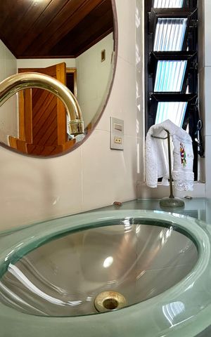 Casa para alugar com 374m², 6 quartos e 6 vagas Casa para alugar com 374m², 6 quartos e 6 vagasLavabo