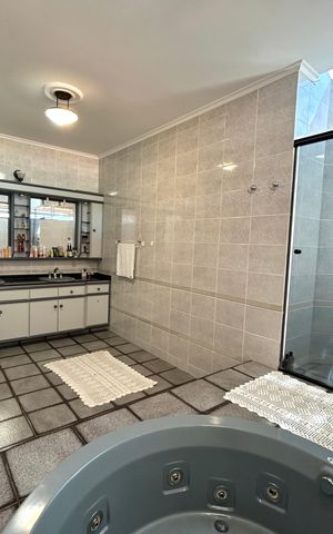 Casa para alugar com 374m², 6 quartos e 6 vagas Casa para alugar com 374m², 6 quartos e 6 vagasBanheiro Suíte