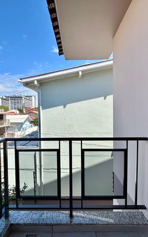 Casa para alugar com 374m², 6 quartos e 6 vagas Casa para alugar com 374m², 6 quartos e 6 vagasQuarto 3 Varanda