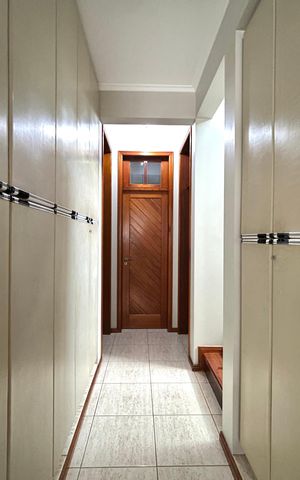 Casa para alugar com 374m², 6 quartos e 6 vagas Casa para alugar com 374m², 6 quartos e 6 vagas Corredor quartos
