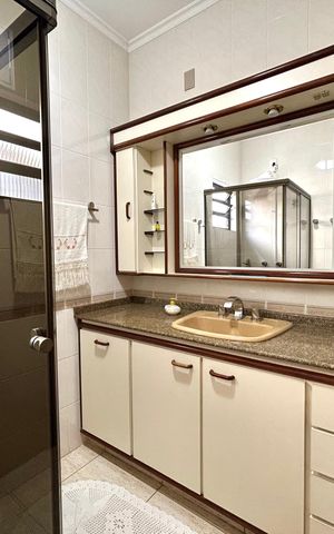 Casa para alugar com 374m², 6 quartos e 6 vagas Casa para alugar com 374m², 6 quartos e 6 vagasBanheiro 2