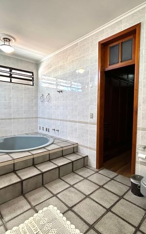 Casa para alugar com 374m², 6 quartos e 6 vagas Casa para alugar com 374m², 6 quartos e 6 vagasBanheiro Suíte