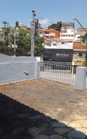 Casa à venda com 170m², 7 quartos e 2 vagas Casa à venda com 170m², 7 quartos e 2 vagasVaranda