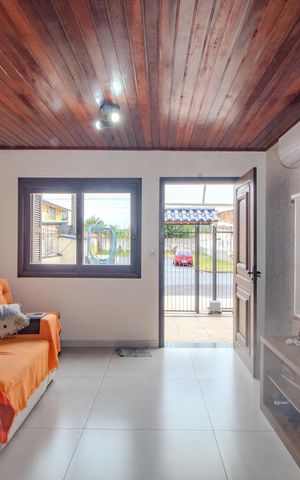 Casa à venda com 161m², 3 quartos e 2 vagas Casa à venda com 161m², 3 quartos e 2 vagasSala