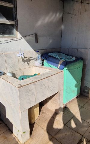 Casa à venda com 67m², 2 quartos e sem vagaTerreno nos fundos 