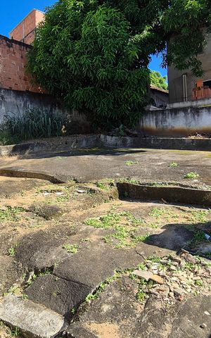 Casa à venda com 67m², 2 quartos e sem vagaTerreno nos fundos 