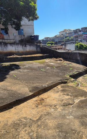 Casa à venda com 67m², 2 quartos e sem vagaTerreno nos fundos 
