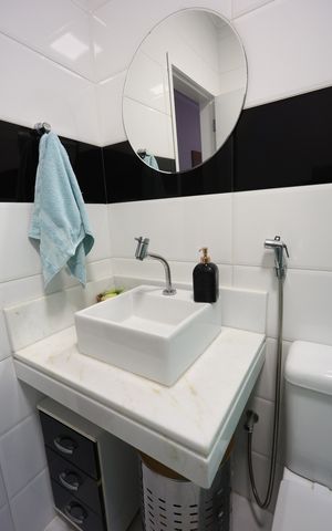 Casa de condomínio à venda com 220m², 4 quartos e 2 vagas Casa de condomínio à venda com 220m², 4 quartos e 2 vagasBanheiro