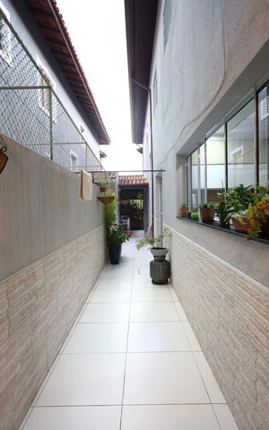 Casa de condomínio à venda com 220m², 4 quartos e 2 vagas Casa de condomínio à venda com 220m², 4 quartos e 2 vagascorredo