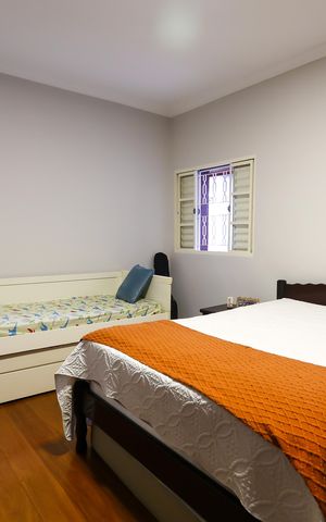 Casa de condomínio à venda com 220m², 4 quartos e 2 vagas Casa de condomínio à venda com 220m², 4 quartos e 2 vagasquarto 1