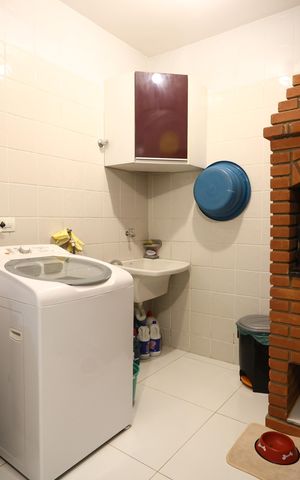 Casa de condomínio à venda com 220m², 4 quartos e 2 vagas Casa de condomínio à venda com 220m², 4 quartos e 2 vagasChurrasqueira