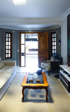 Casa de condomínio à venda com 220m², 4 quartos e 2 vagas Casa de condomínio à venda com 220m², 4 quartos e 2 vagasSala