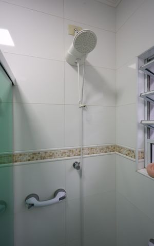 Casa de condomínio à venda com 220m², 4 quartos e 2 vagas Casa de condomínio à venda com 220m², 4 quartos e 2 vagasBanheiro